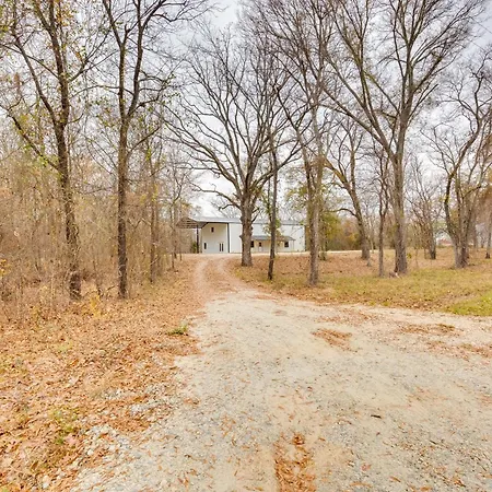 Serene Yantis Getaway - 1 Mi To Lake Fork!